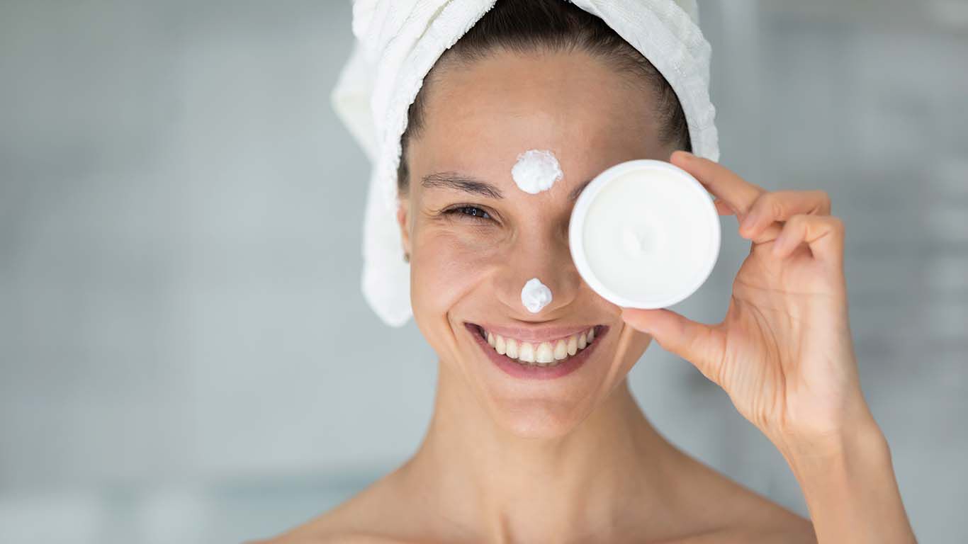 Une routine de soins du visage optimale : combinaison de nettoyage et de soins